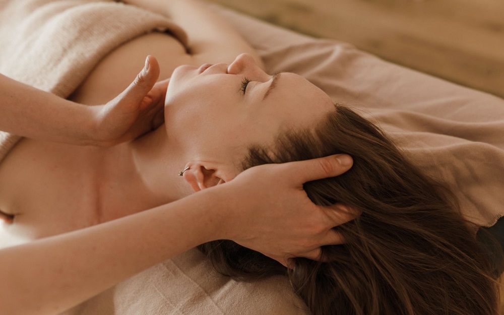 Detox & Glow: How Lymphatic Massage Boosts Your Skin Health